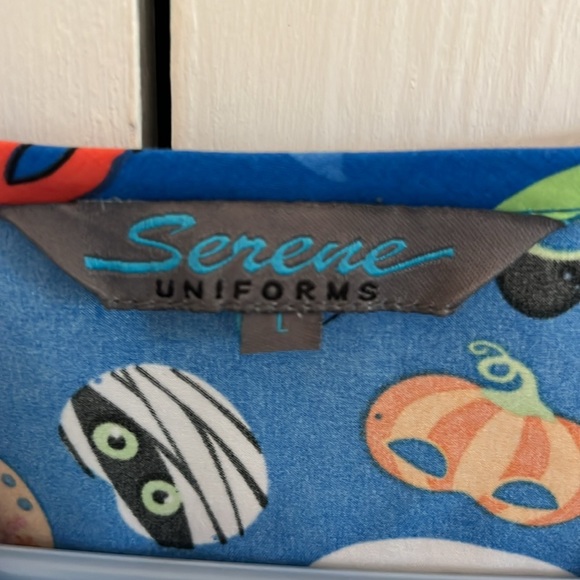 Halloween scrub top - Picture 4 of 5